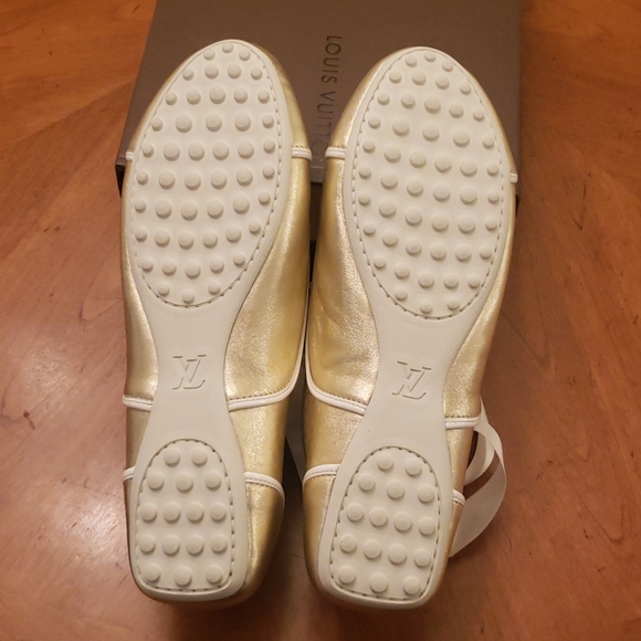 ♤ Louis Vuitton Gold Sneakers - Picture 4 of 6